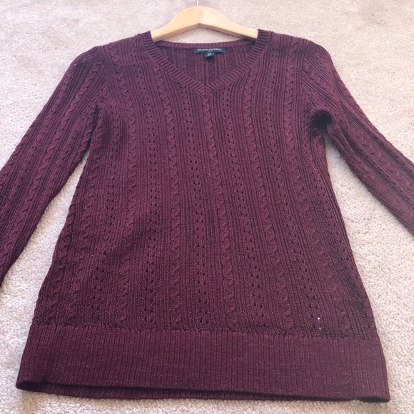 BR V-Neck Sweater - Picture 3 of 4